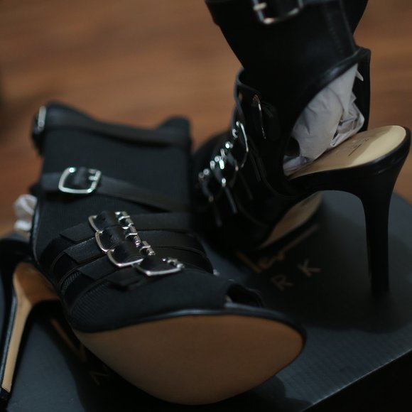 NWT Black Strappy Peep Toe Stylish Heels. - Picture 5 of 6